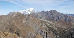 Le Mont Blanc derri&egrave;re la Grande Parei et l'aiguille de la Nova.
